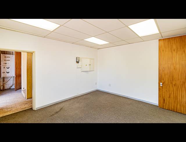 154M² OFFICE TO LET IN FERNDALE